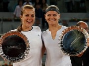 Павлюченкова выиграла турнир в Мадриде в парном разряде